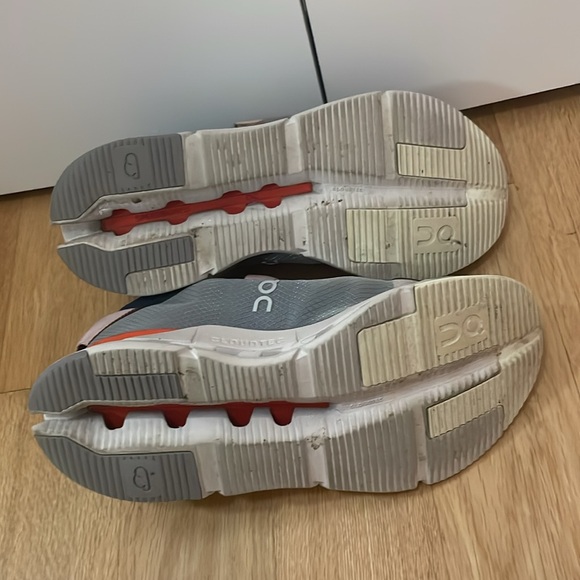 On Clounova Wrap Low Top Sneakers - Picture 10 of 10